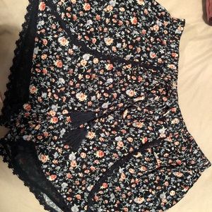 Floral Shorts NWT